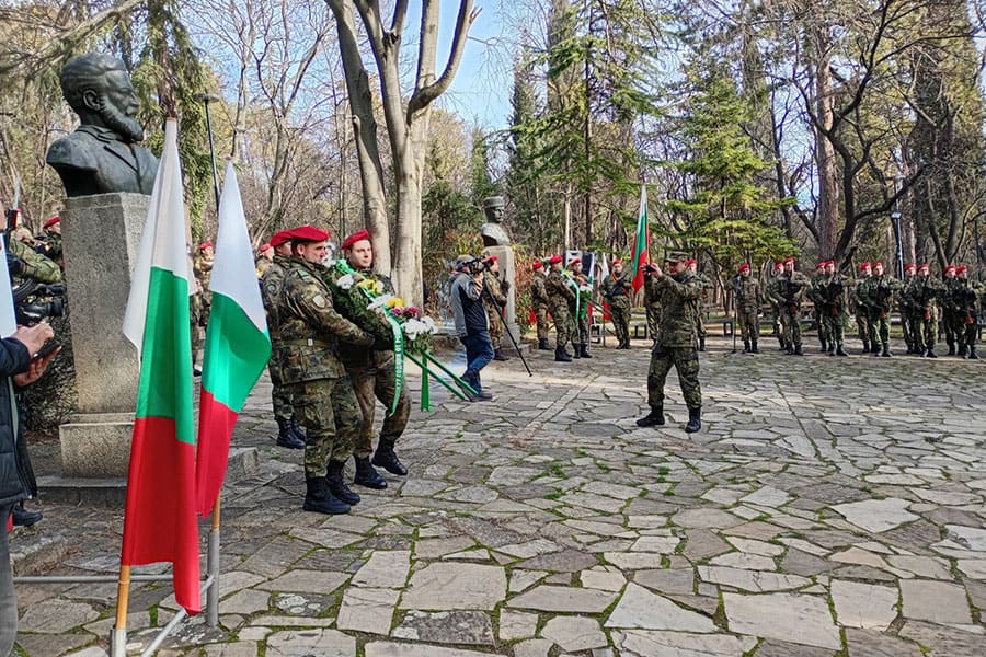 Стара Загора се преклони пред делото на великия Христо Ботев