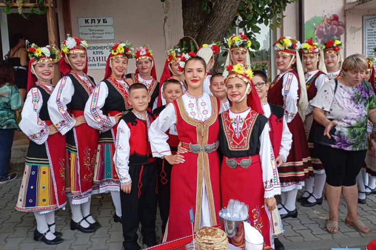 Село Елхово отпразнува „Празник на гроздето“ с музика, танци и много настроение