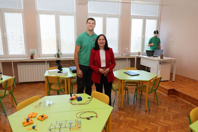 В СУ „Железник“ откриха нови STEM кабинети по природни науки