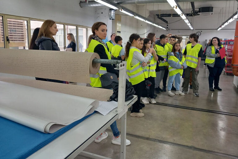 Шестокласници от Стара Загора откриха света на местните производства и професии