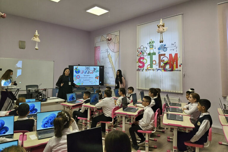 Нов STEM център отвори врати в НУ „Димитър Благоев“ в Стара Загора