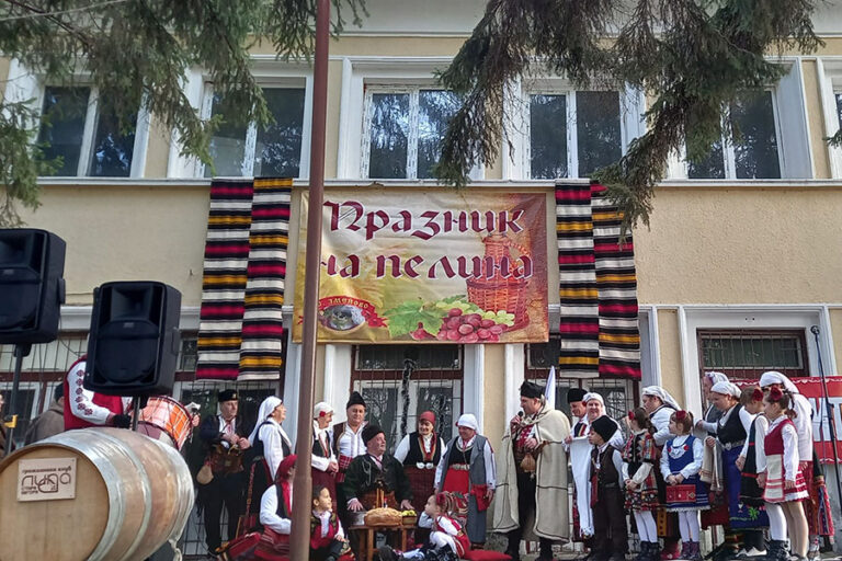 Село Змейово събра майстори на наложен пелин на 17-ото издание на традиционния празник