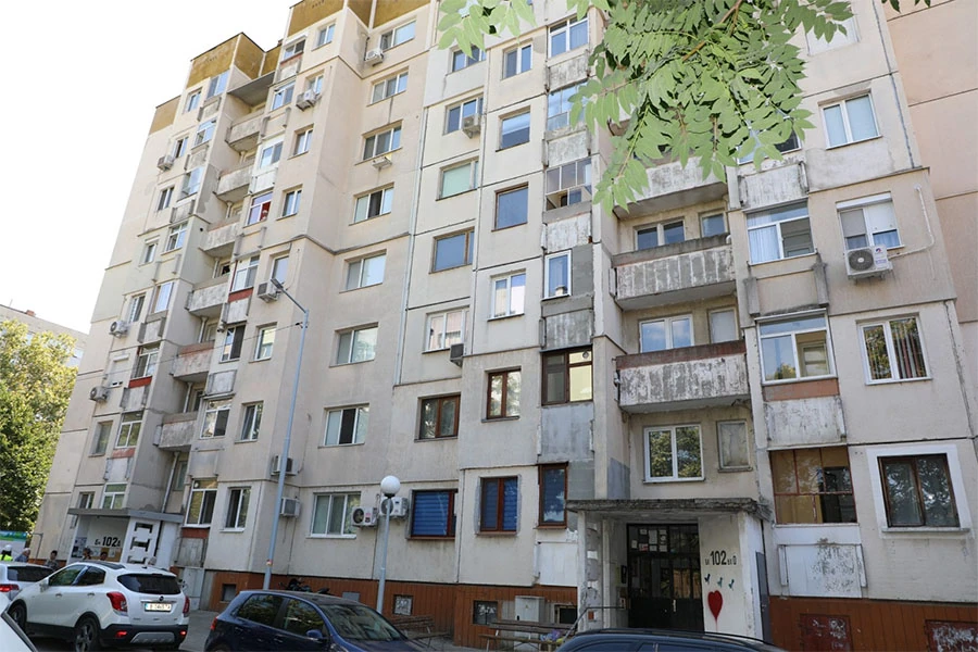 Започна енергийното обновяване на блок 102 в „Три чучура“ юг